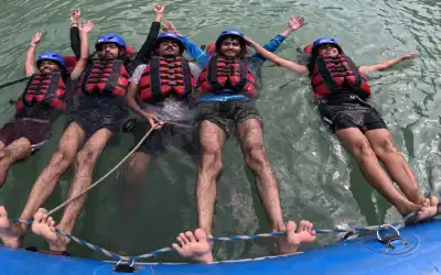 body-surfing-shivpuri-nim-beach-rafting
