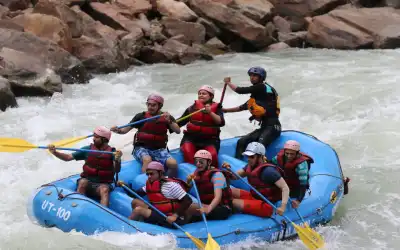 Rafters hitting Golf Course rapids waves during 25 KM Marine Drive Rishikesh rafting