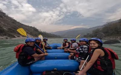 Rafter posing with paddle while rishikesh rafting